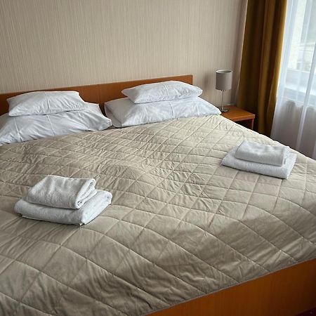 Hotel Evan U Hoffera Topoľčany エクステリア 写真