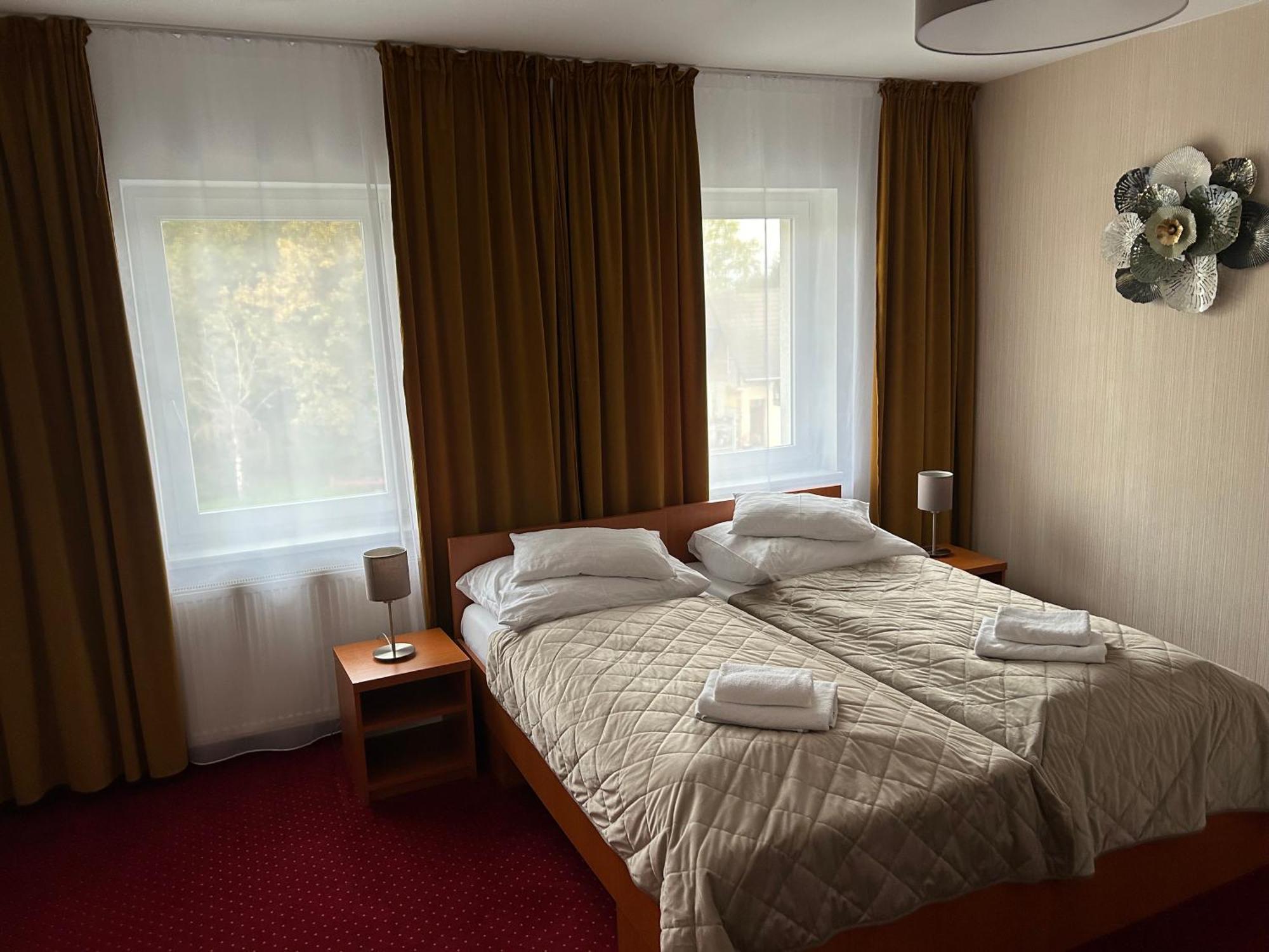 Hotel Evan U Hoffera Topoľčany エクステリア 写真