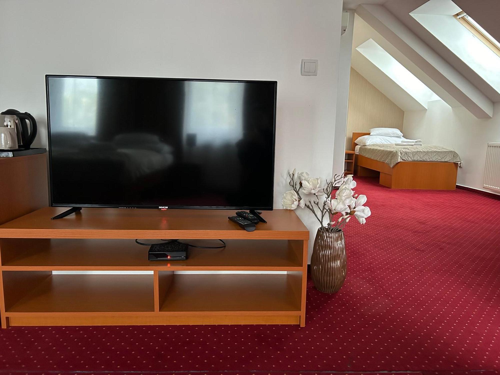 Hotel Evan U Hoffera Topoľčany エクステリア 写真
