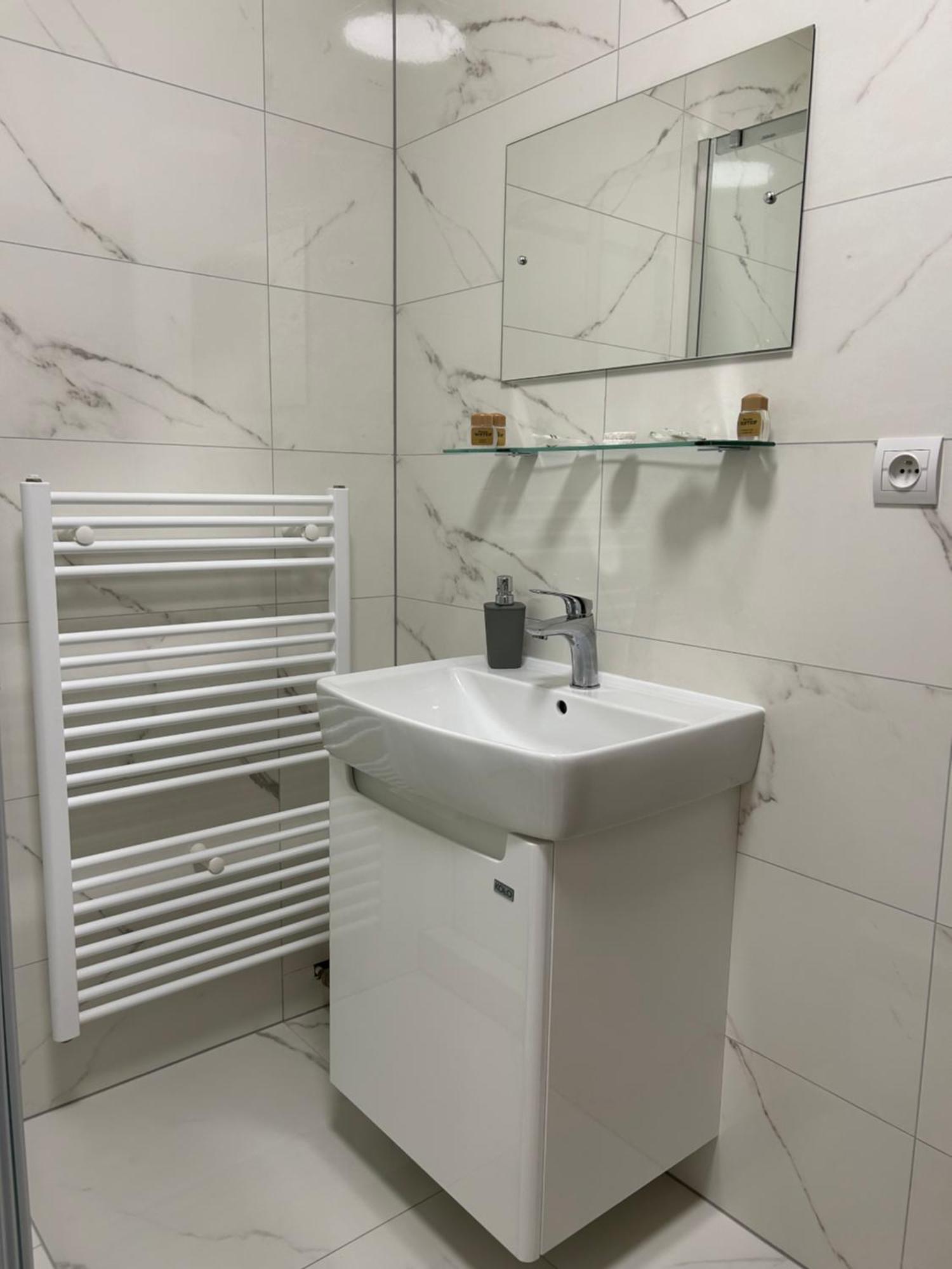 Hotel Evan U Hoffera Topoľčany エクステリア 写真