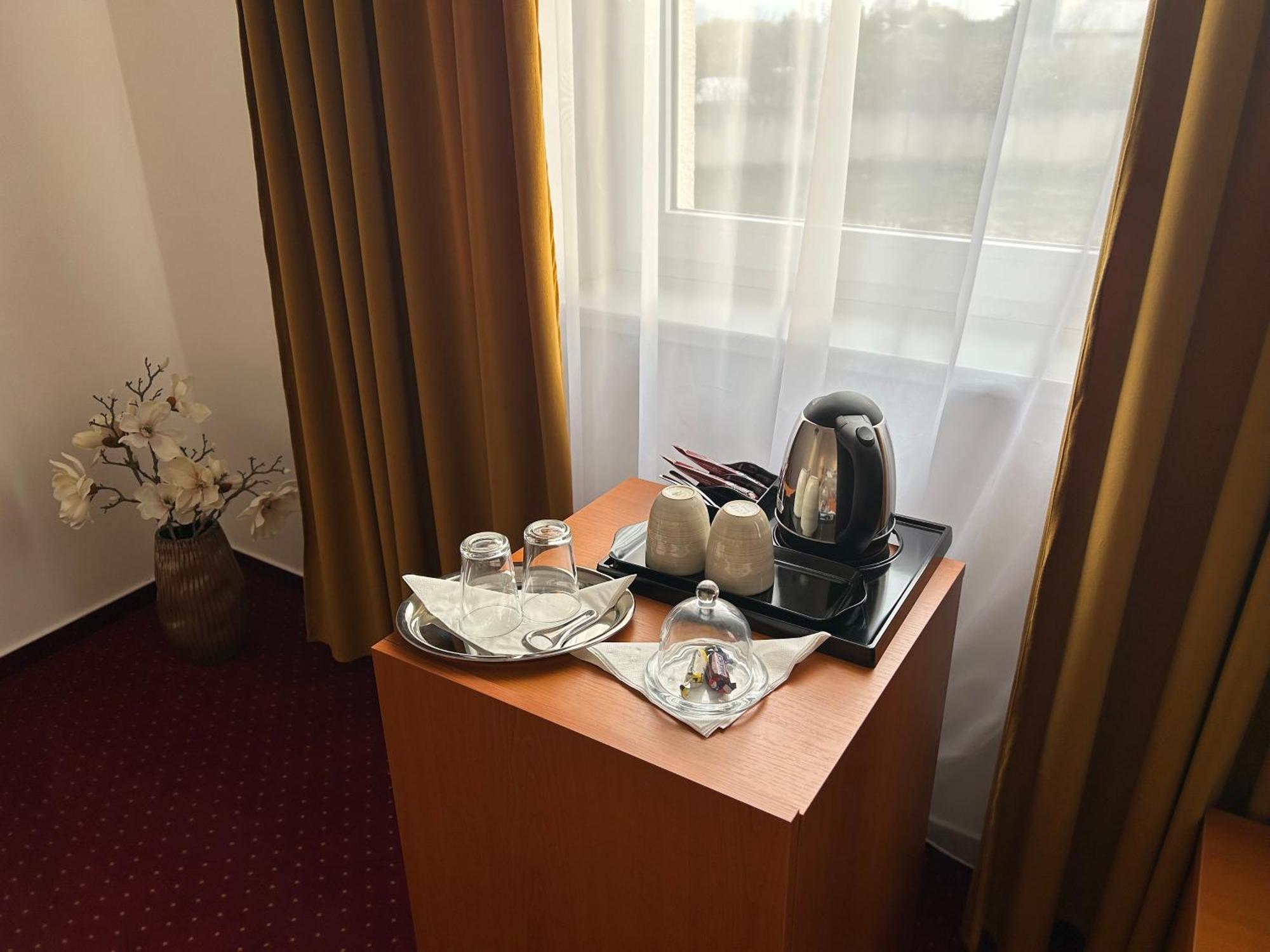 Hotel Evan U Hoffera Topoľčany エクステリア 写真