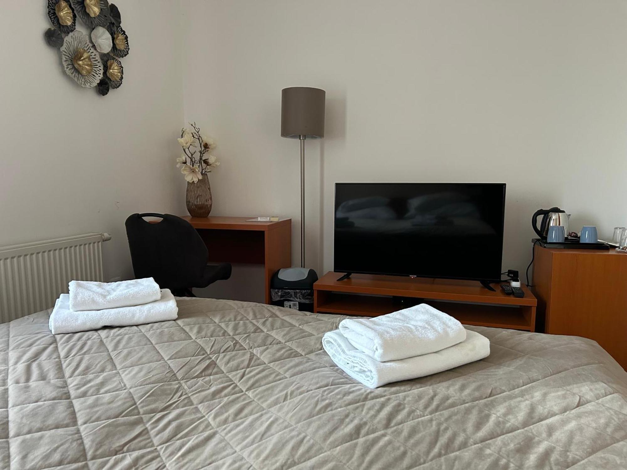 Hotel Evan U Hoffera Topoľčany エクステリア 写真