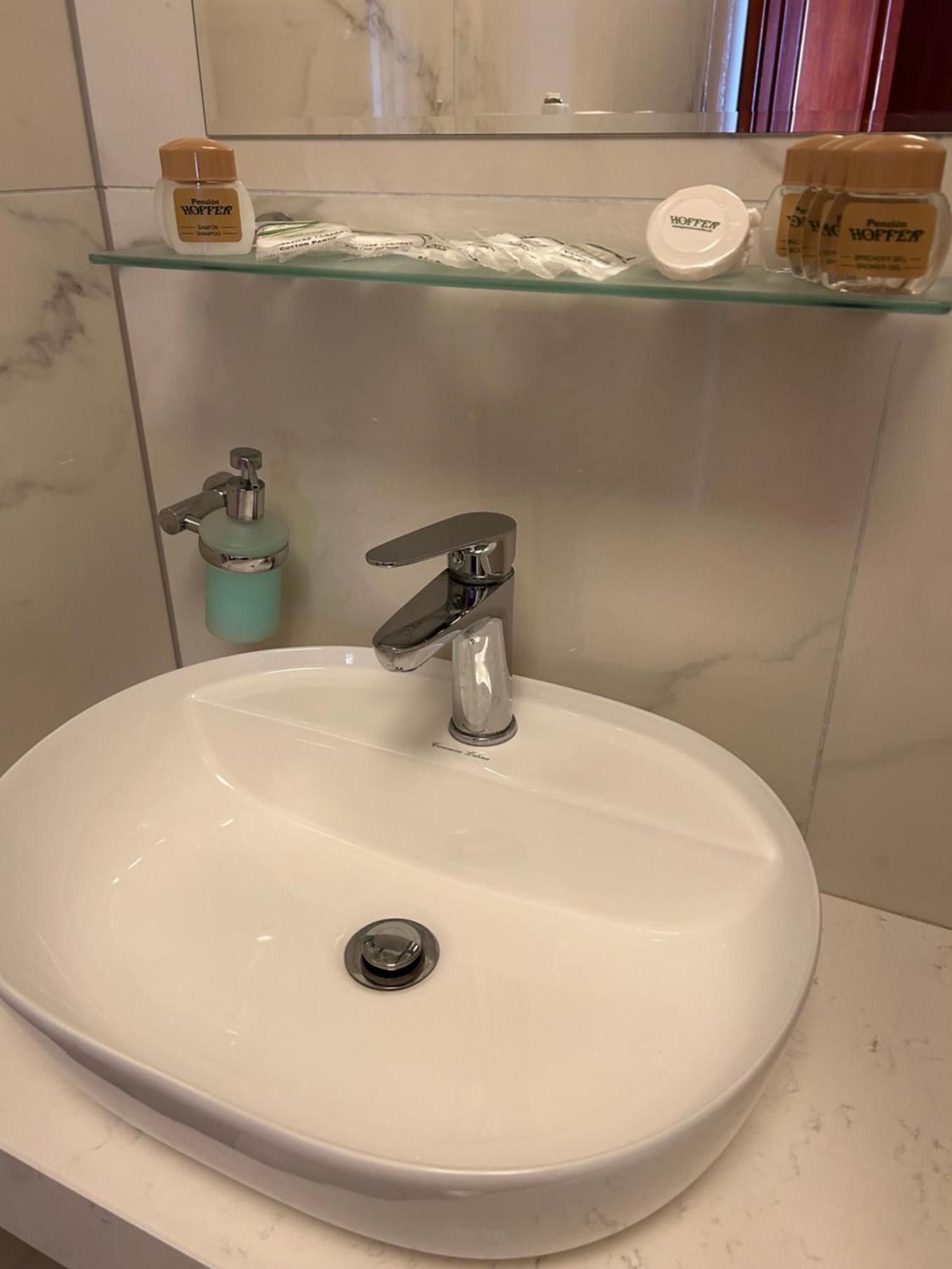 Hotel Evan U Hoffera Topoľčany エクステリア 写真