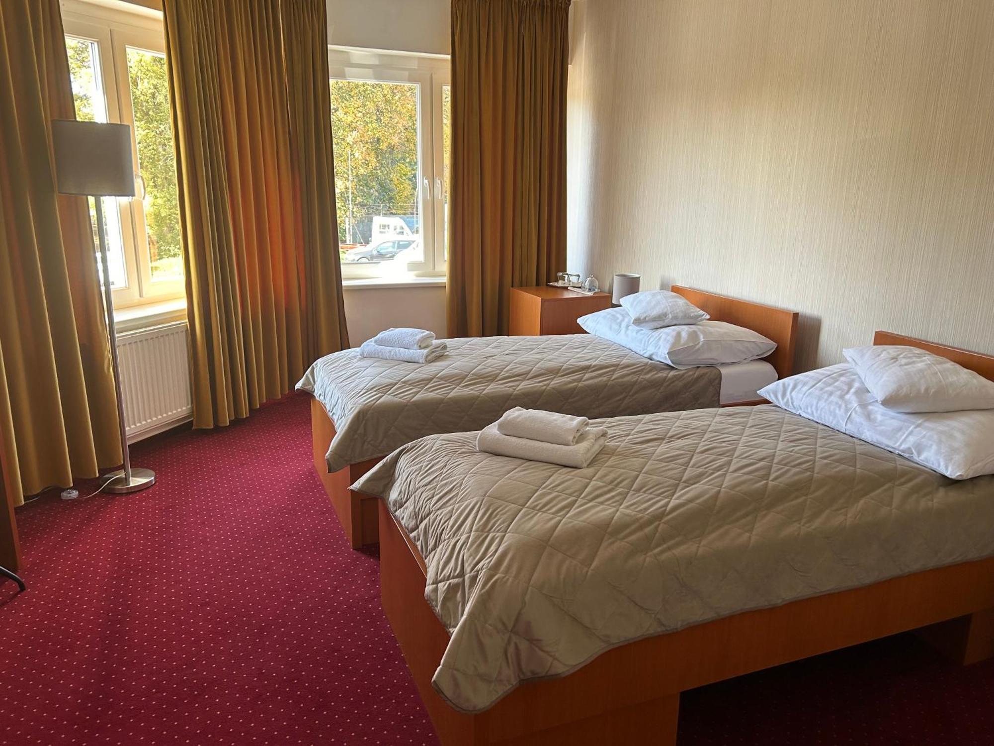 Hotel Evan U Hoffera Topoľčany エクステリア 写真