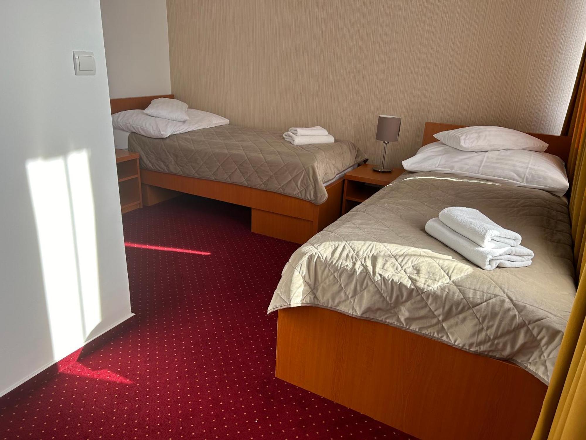 Hotel Evan U Hoffera Topoľčany エクステリア 写真