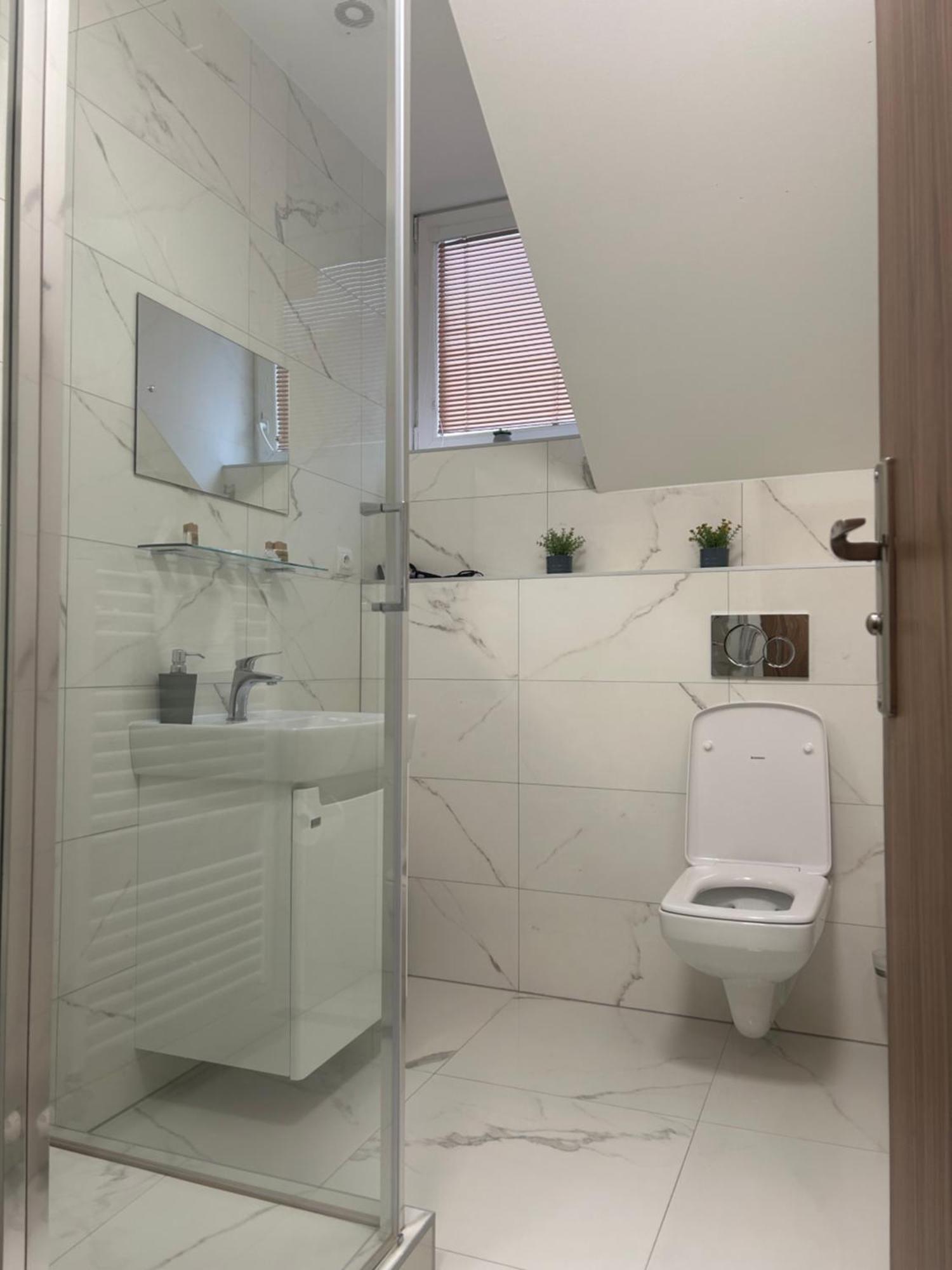 Hotel Evan U Hoffera Topoľčany エクステリア 写真