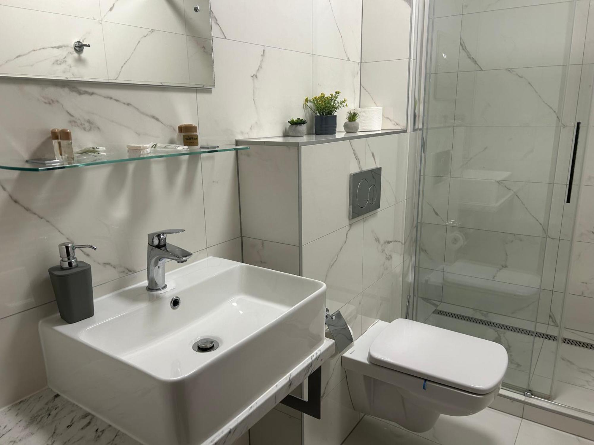 Hotel Evan U Hoffera Topoľčany エクステリア 写真