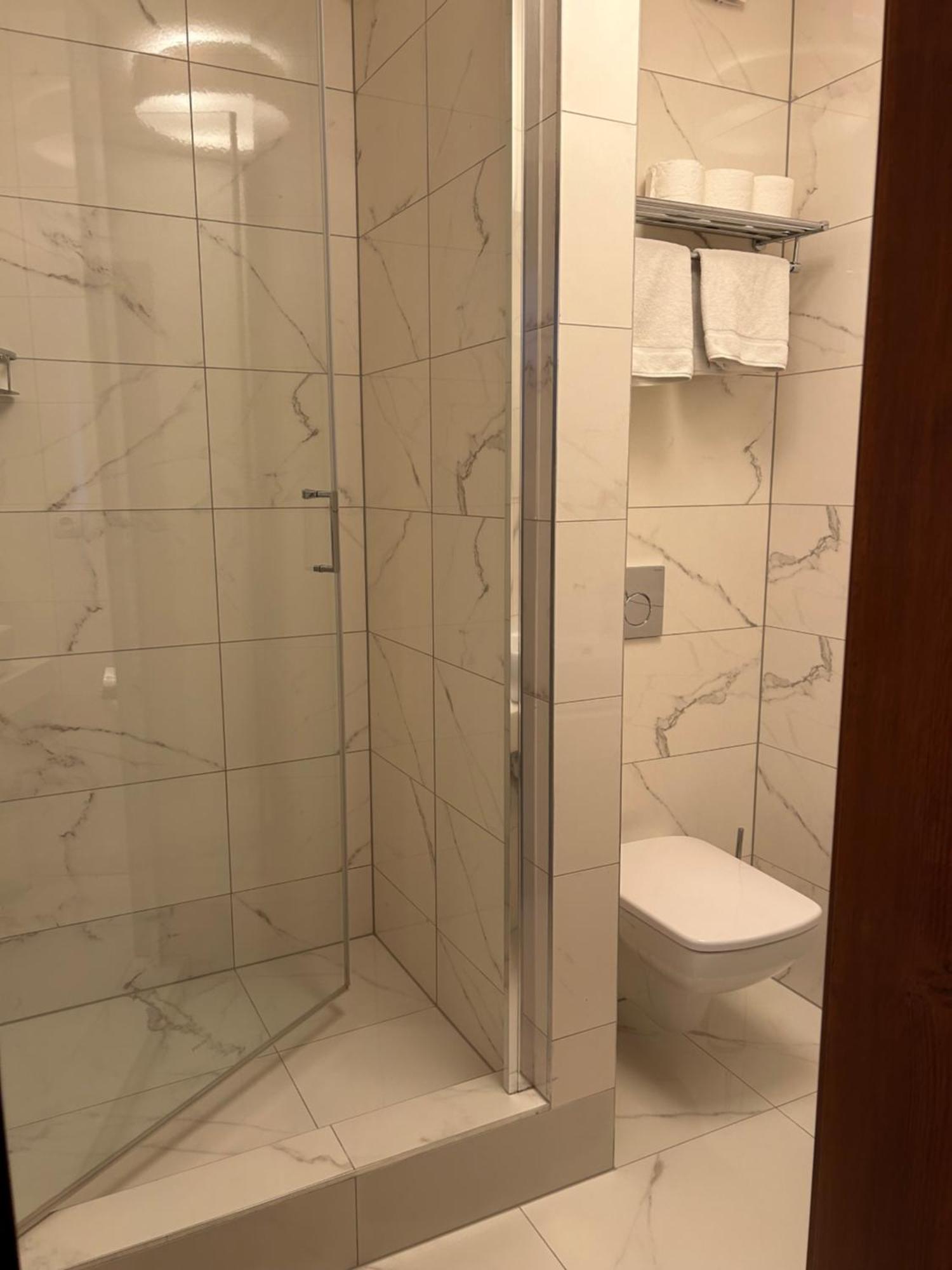 Hotel Evan U Hoffera Topoľčany エクステリア 写真