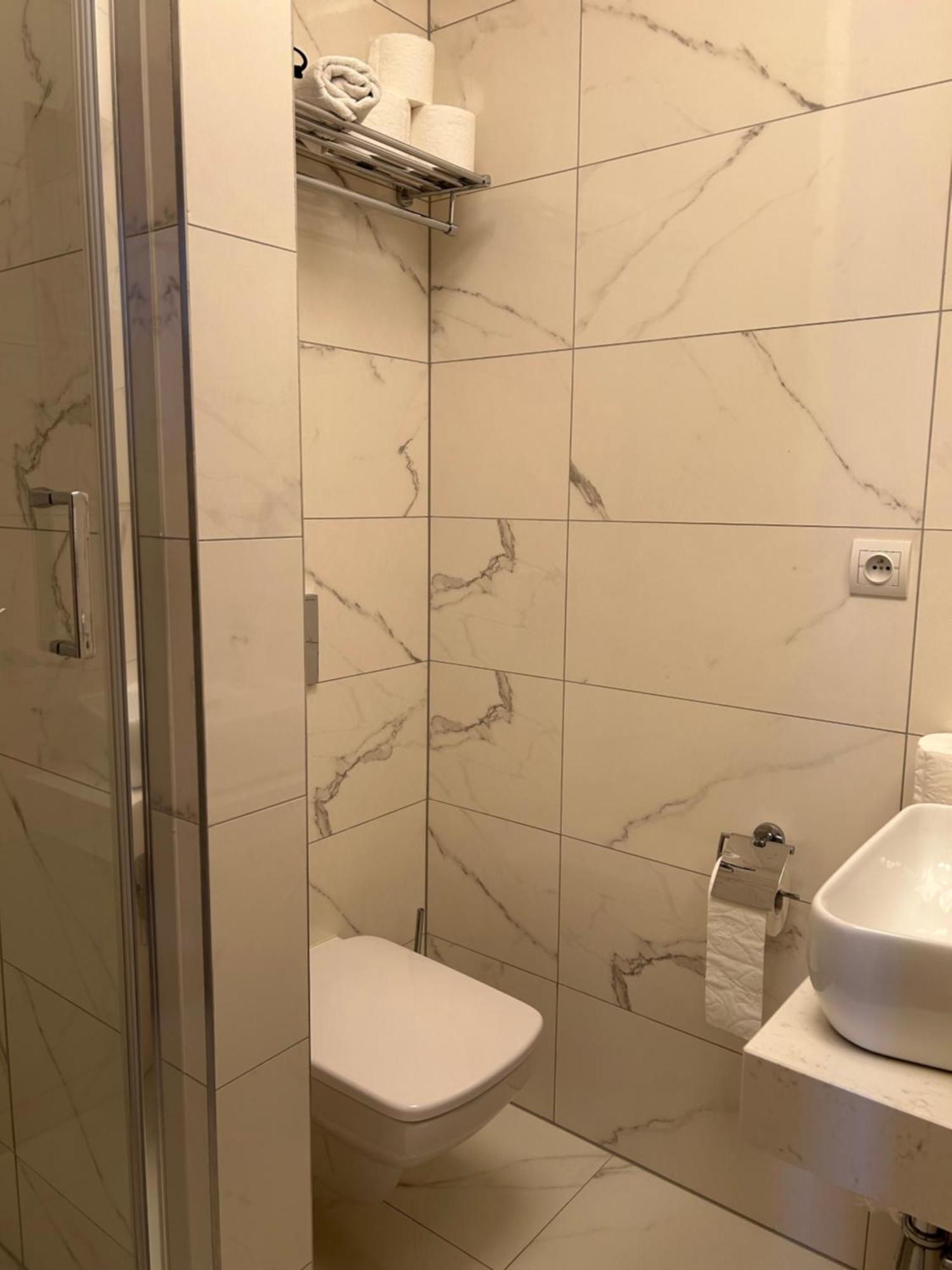 Hotel Evan U Hoffera Topoľčany エクステリア 写真