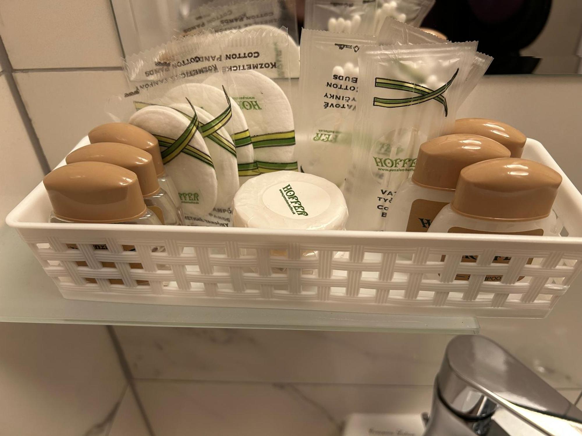 Hotel Evan U Hoffera Topoľčany エクステリア 写真