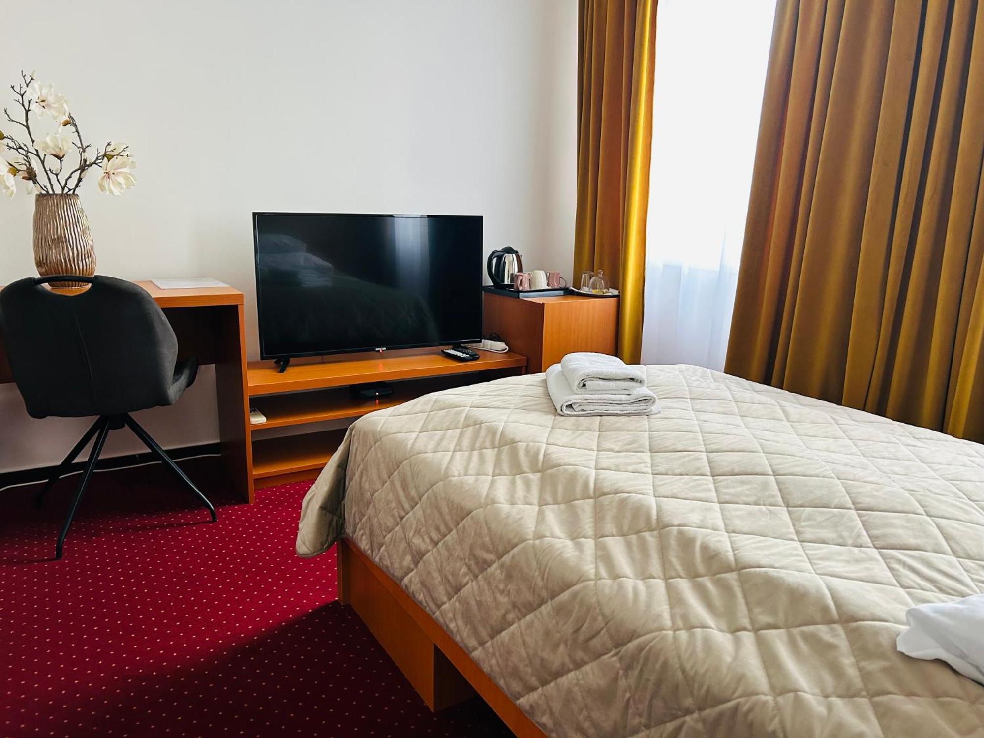 Hotel Evan U Hoffera Topoľčany エクステリア 写真
