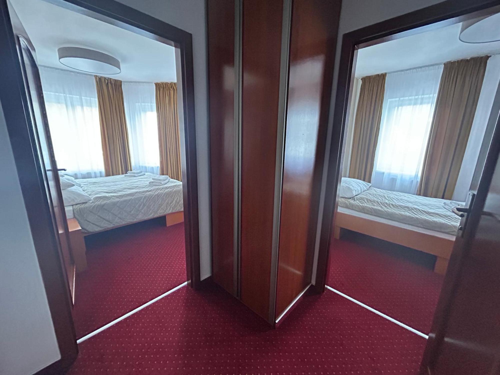 Hotel Evan U Hoffera Topoľčany エクステリア 写真